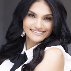 Aryana Flores