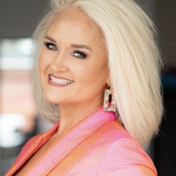 Fit to Sparkle Queens Ally Bowen